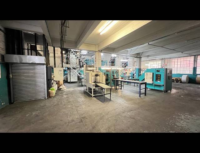 1,660M² WAREHOUSE FOR SALE IN VILLAGE DEEP